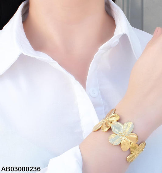Stainless Steel Gold Tone Flower Design Bracelet